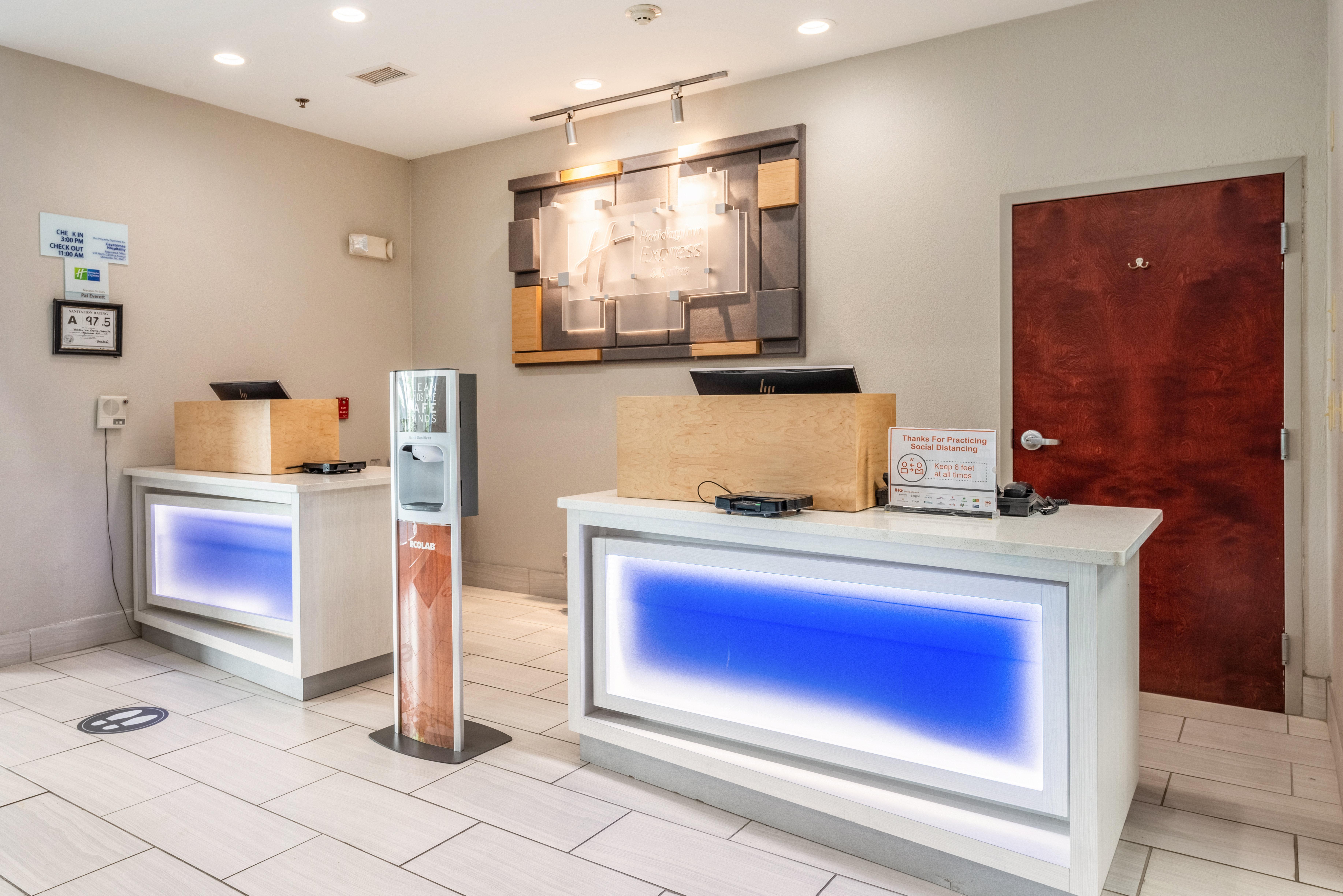 Holiday Inn Express & Suites סטייטסוויל מראה חיצוני תמונה