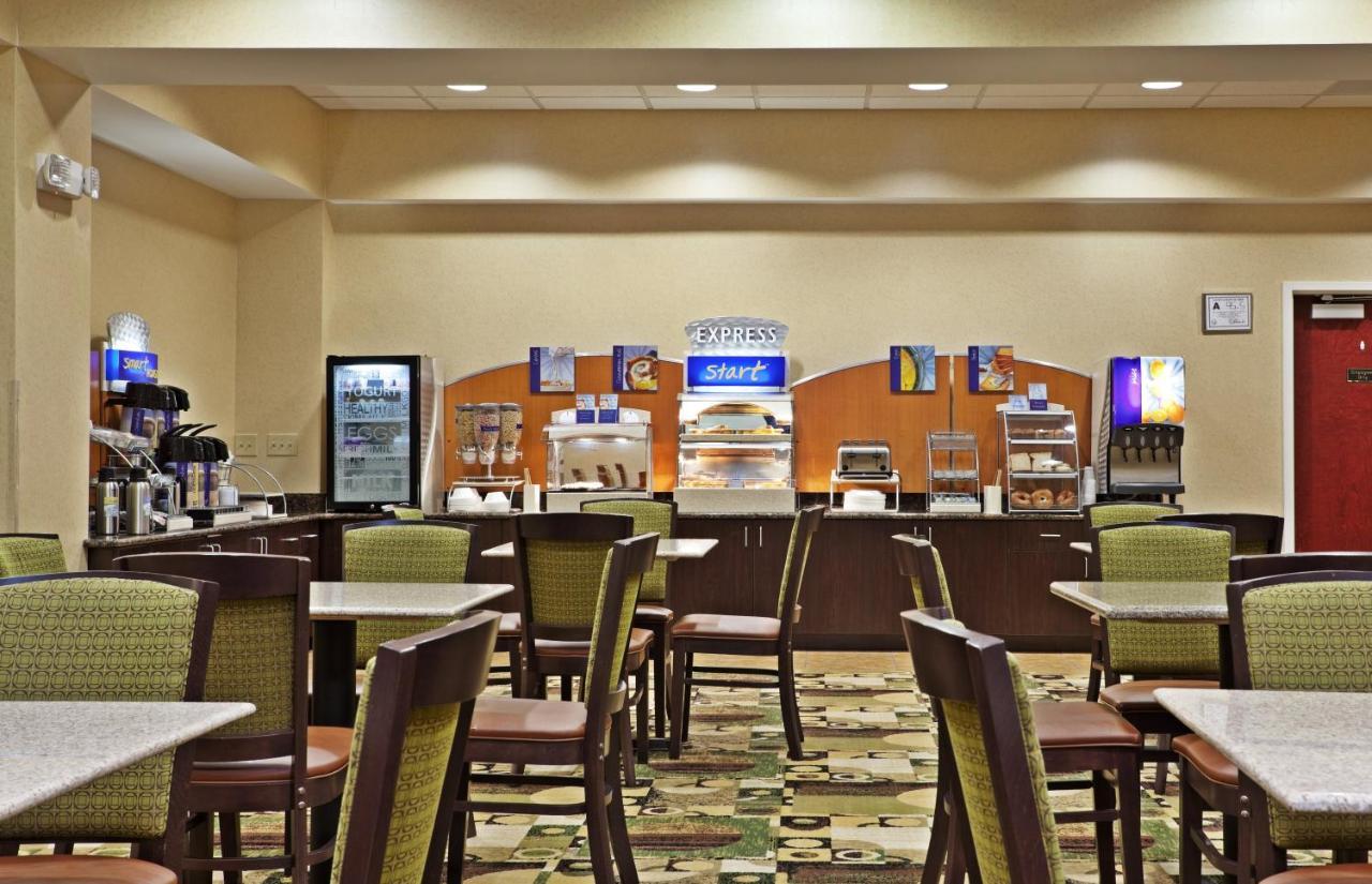Holiday Inn Express & Suites סטייטסוויל מראה חיצוני תמונה