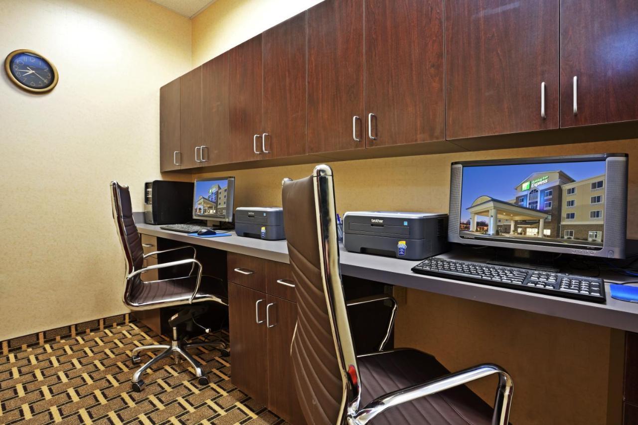 Holiday Inn Express & Suites סטייטסוויל מראה חיצוני תמונה