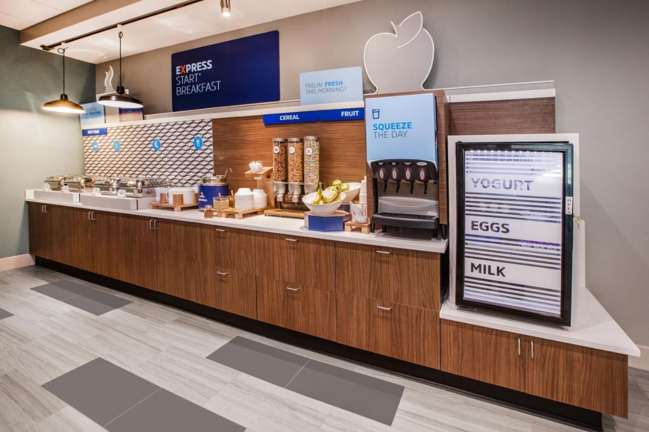 Holiday Inn Express & Suites סטייטסוויל מראה חיצוני תמונה